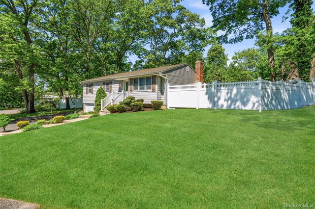 4 Olive Court, Farmingville, NY 11738
