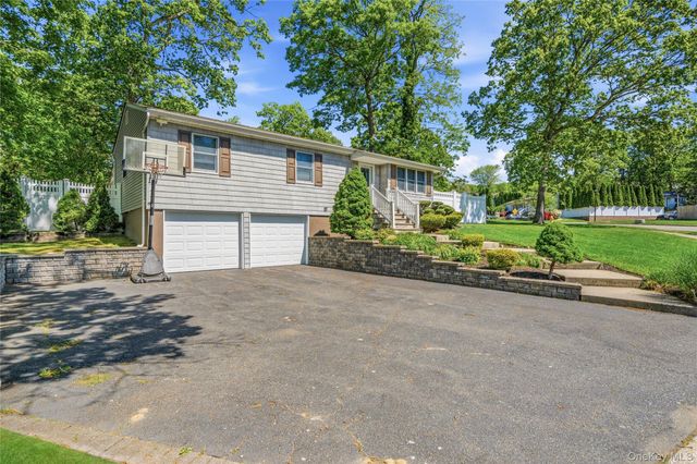 4 Olive Court, Farmingville, NY 11738