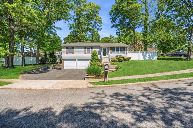 4 Olive Court, Farmingville, NY 11738