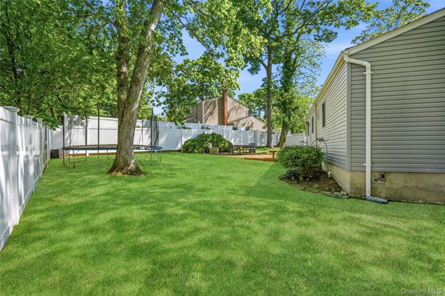 4 Olive Court, Farmingville, NY 11738