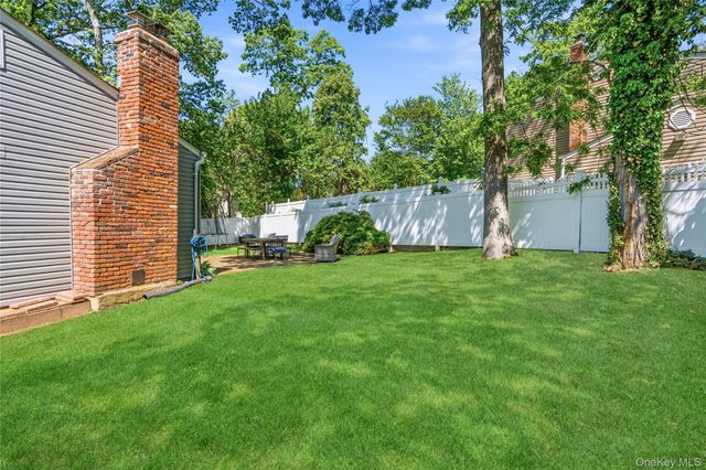 4 Olive Court, Farmingville, NY 11738