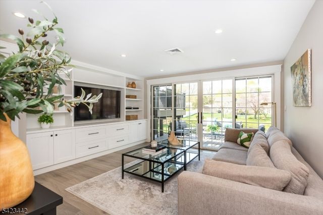 59 Laauwe Ave, Wayne Twp., NJ 07470