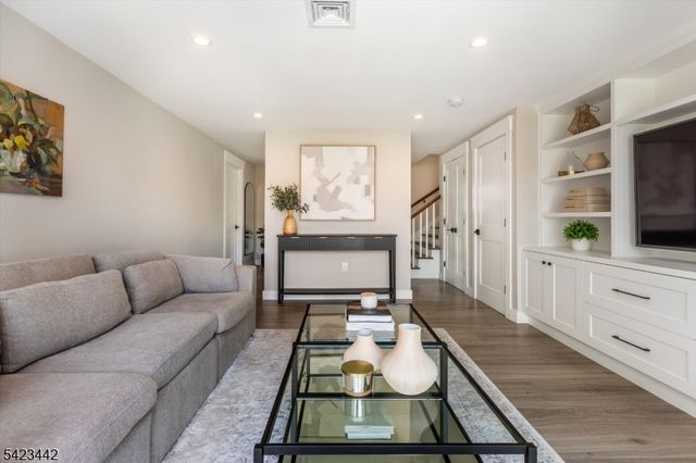 59 Laauwe Ave, Wayne Twp., NJ 07470