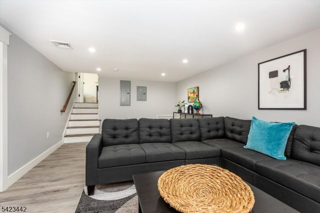 59 Laauwe Ave, Wayne Twp., NJ 07470