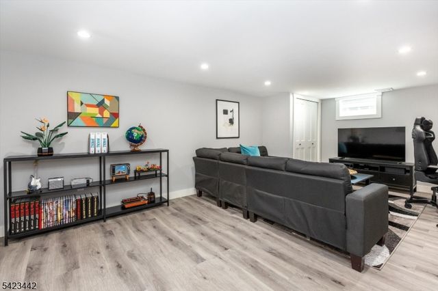 59 Laauwe Ave, Wayne Twp., NJ 07470