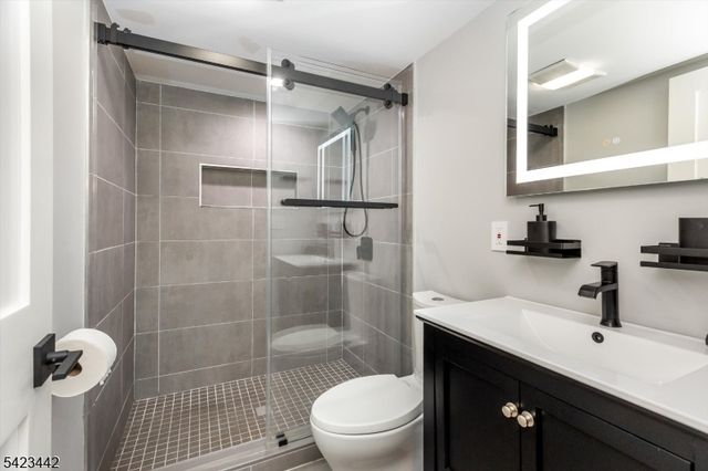 59 Laauwe Ave, Wayne Twp., NJ 07470