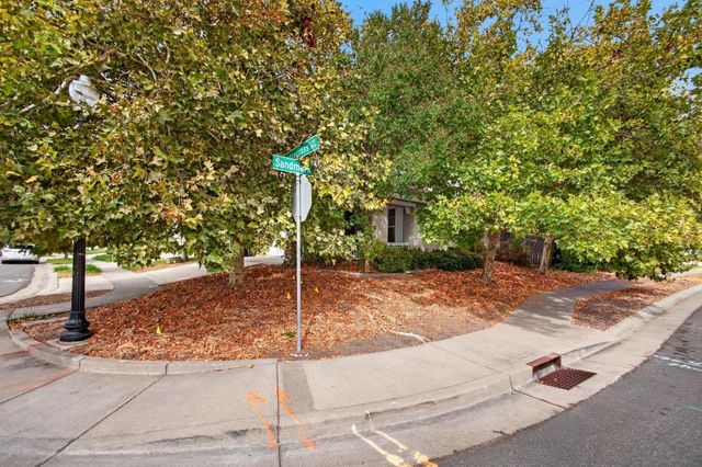 5790 Bridgecross Dr, Sacramento, CA 95835