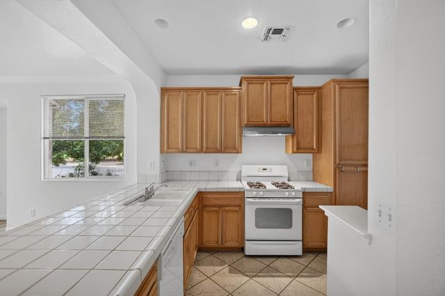 5790 Bridgecross Dr, Sacramento, CA 95835