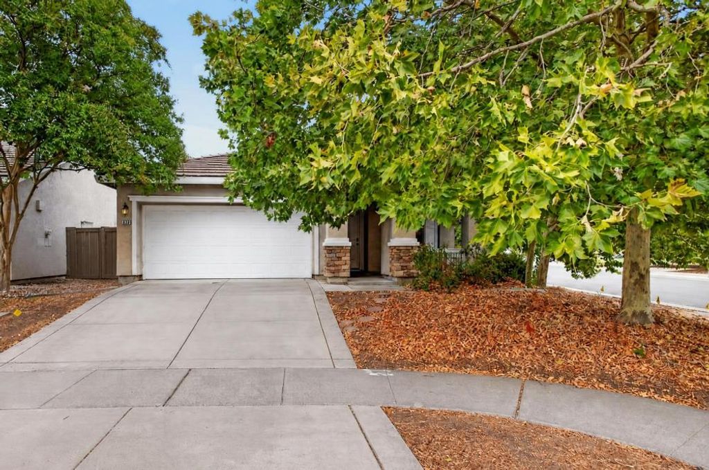 5790 Bridgecross Dr, Sacramento, CA 95835