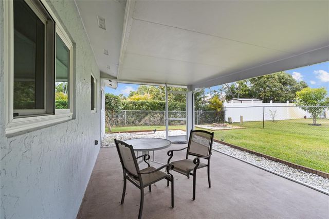6579 Country Way, Delray Beach, FL 33484