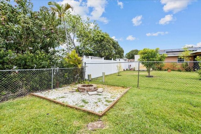 6579 Country Way, Delray Beach, FL 33484
