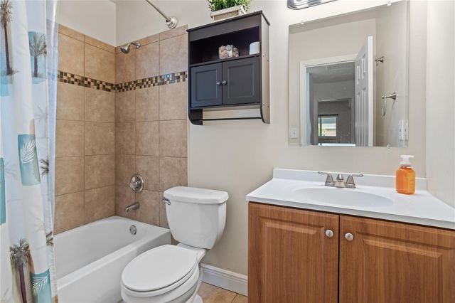 6579 Country Way, Delray Beach, FL 33484