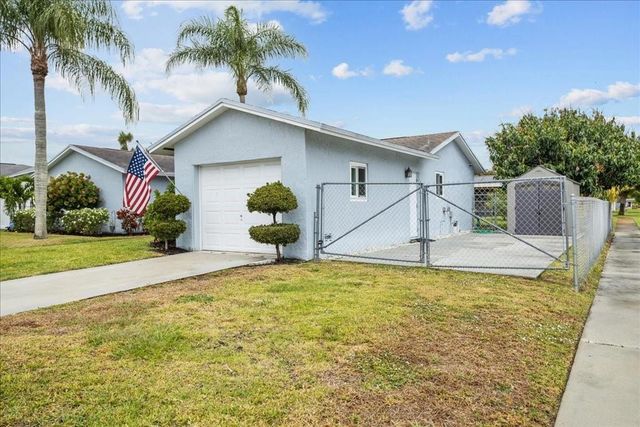 6579 Country Way, Delray Beach, FL 33484
