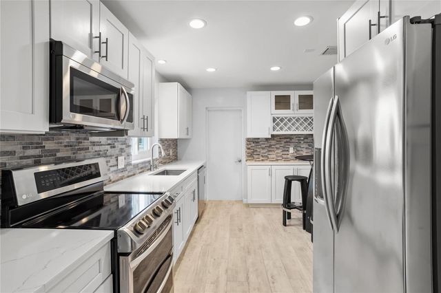 6579 Country Way, Delray Beach, FL 33484
