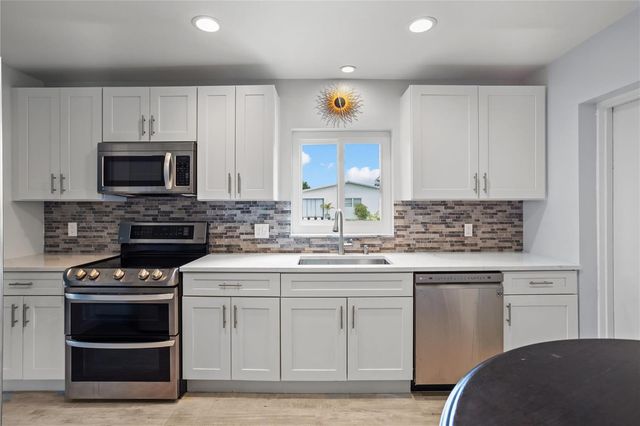 6579 Country Way, Delray Beach, FL 33484