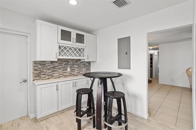 6579 Country Way, Delray Beach, FL 33484