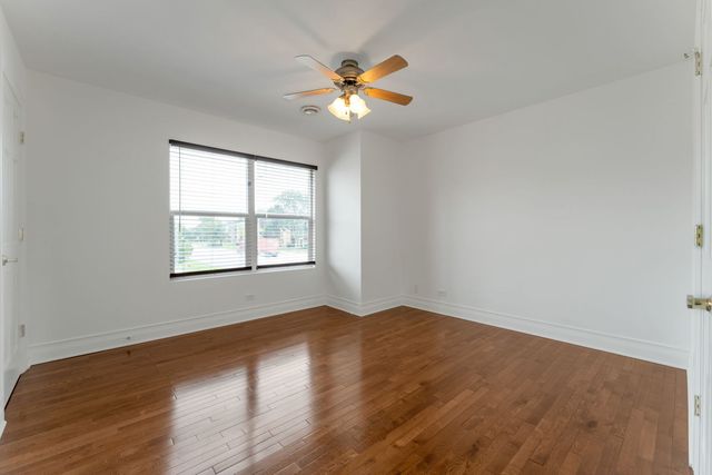 8001 Thomas Street 8001, Justice, IL 60458