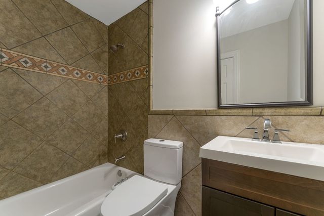 8001 Thomas Street 8001, Justice, IL 60458