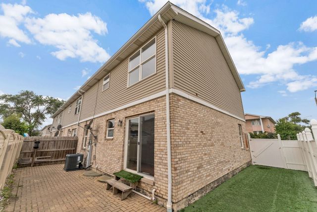8001 Thomas Street 8001, Justice, IL 60458