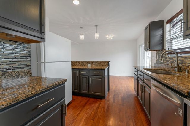 8001 Thomas Street 8001, Justice, IL 60458