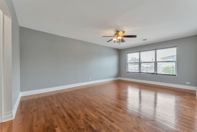 8001 Thomas Street 8001, Justice, IL 60458