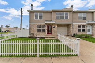 8001 Thomas Street 8001, Justice, IL 60458
