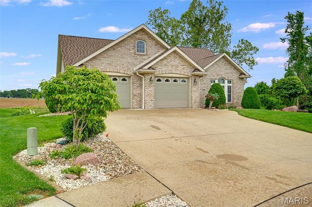 5301 Deer Creek Court, Godfrey, IL 62035