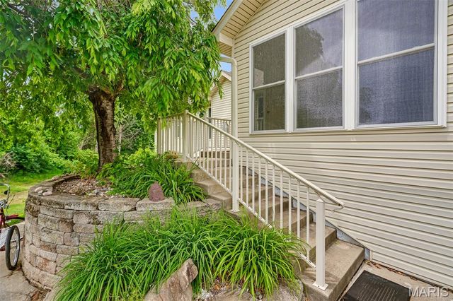 5301 Deer Creek Court, Godfrey, IL 62035