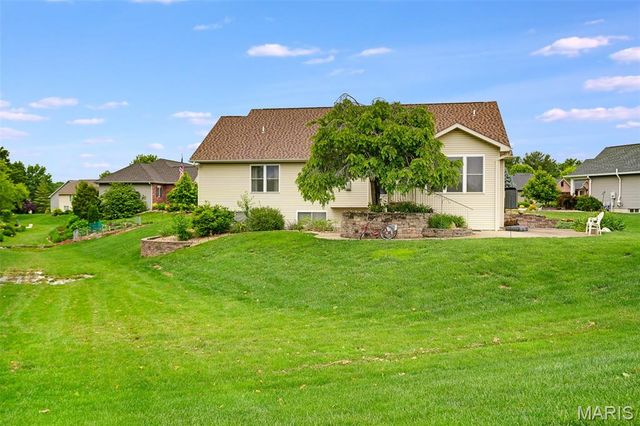 5301 Deer Creek Court, Godfrey, IL 62035