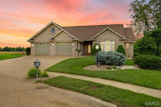 5301 Deer Creek Court, Godfrey, IL 62035