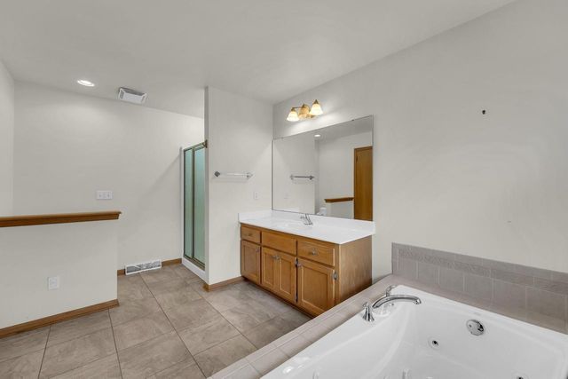1047 27TH COURT, Kenosha, WI 53140