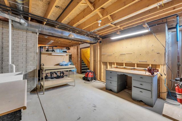1047 27TH COURT, Kenosha, WI 53140