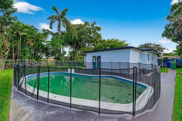 3071 SW 2nd Ct, Fort Lauderdale, FL 33312