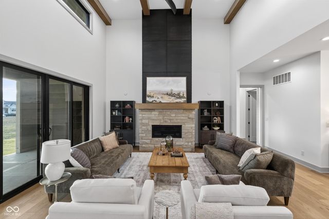 5155 Abington Way, Zionsville, IN 46077