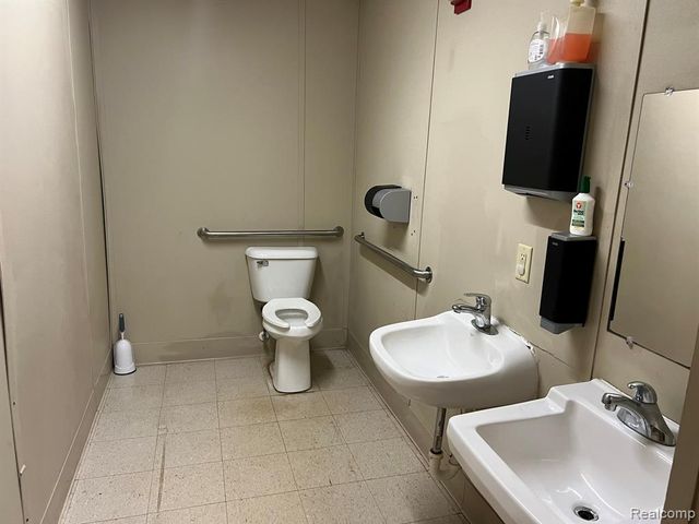 22575 Ann Arbor Trail, Dearborn Heights, MI 48127