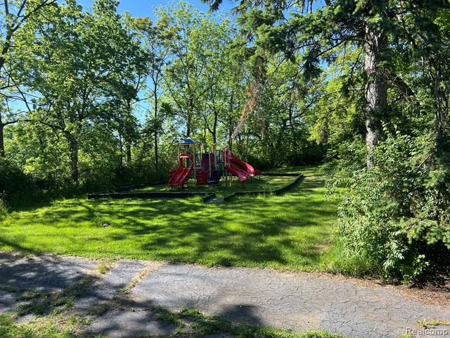 22575 Ann Arbor Trail, Dearborn Heights, MI 48127