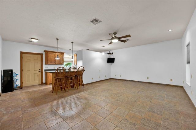 293 Whippoorwill St, Apache, OK 73006