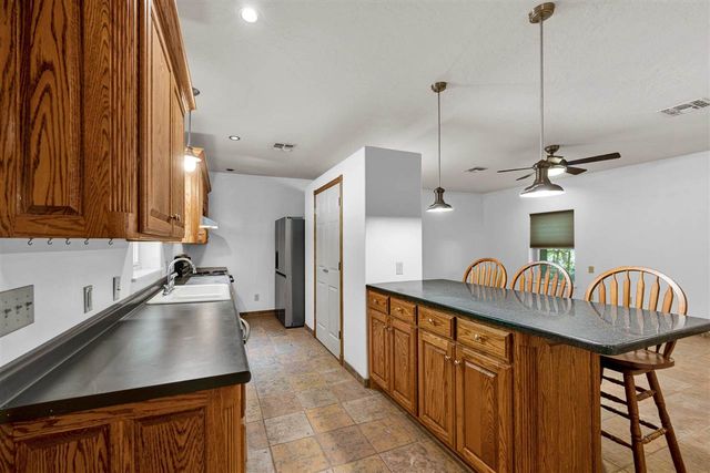 293 Whippoorwill St, Apache, OK 73006