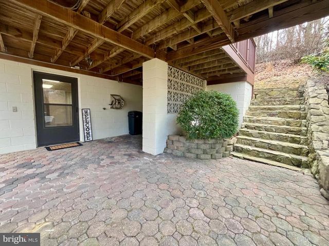 347 RESTMORE LN, Stanley, VA 22851