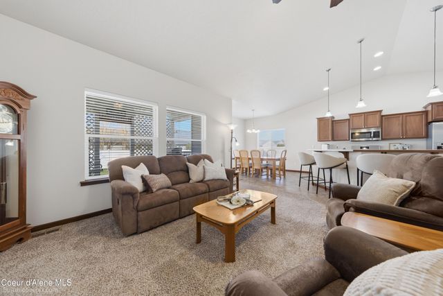 8337 N Boysenberry LOOP, Hayden, ID 83835