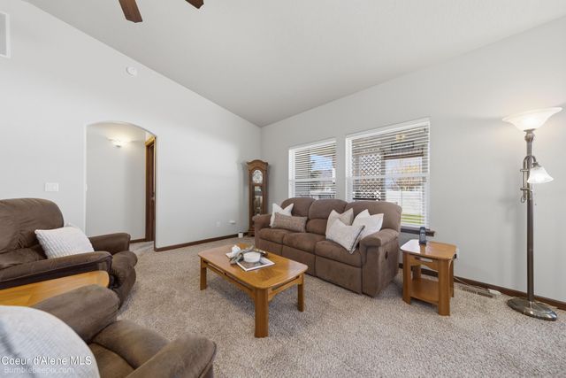 8337 N Boysenberry LOOP, Hayden, ID 83835