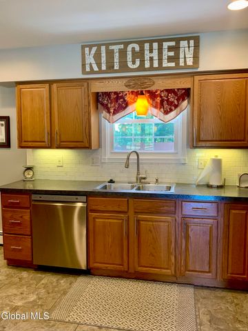 15 Algonquin Drive, Queensbury, NY 12804