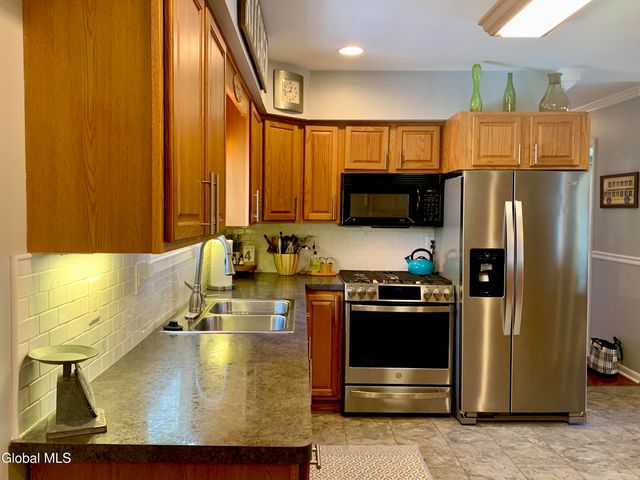 15 Algonquin Drive, Queensbury, NY 12804