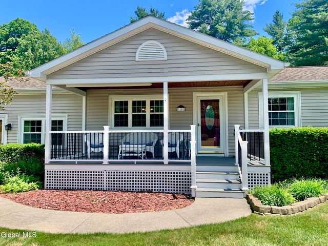 15 Algonquin Drive, Queensbury, NY 12804