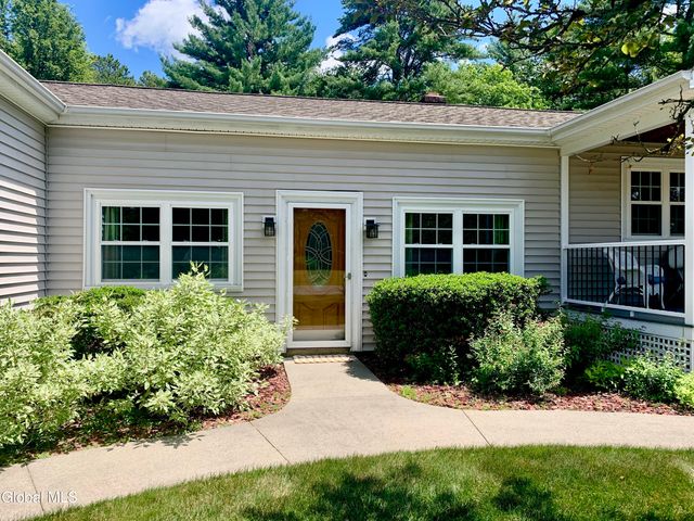 15 Algonquin Drive, Queensbury, NY 12804