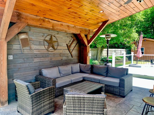 15 Algonquin Drive, Queensbury, NY 12804
