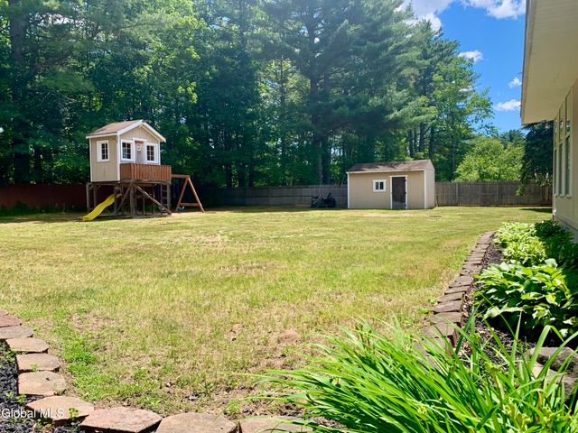 15 Algonquin Drive, Queensbury, NY 12804