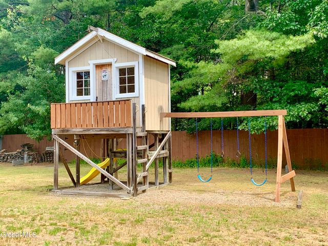 15 Algonquin Drive, Queensbury, NY 12804