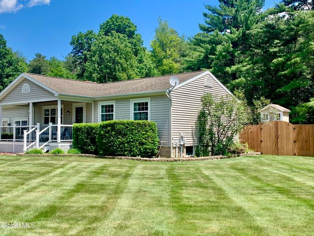 15 Algonquin Drive, Queensbury, NY 12804