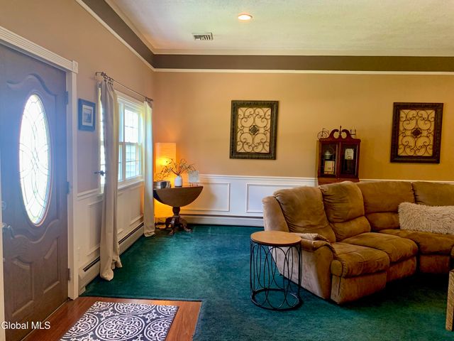 15 Algonquin Drive, Queensbury, NY 12804